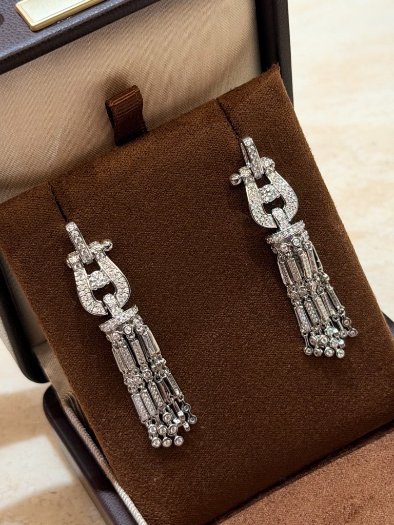 Fieden Horse Hoof Clasp Tassel Stud Earring In 925 Silver